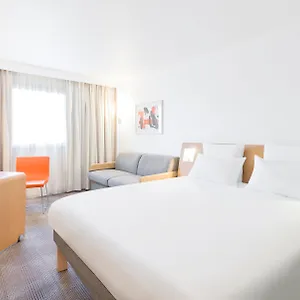 Novotel Centre Gare Montparnasse Париж